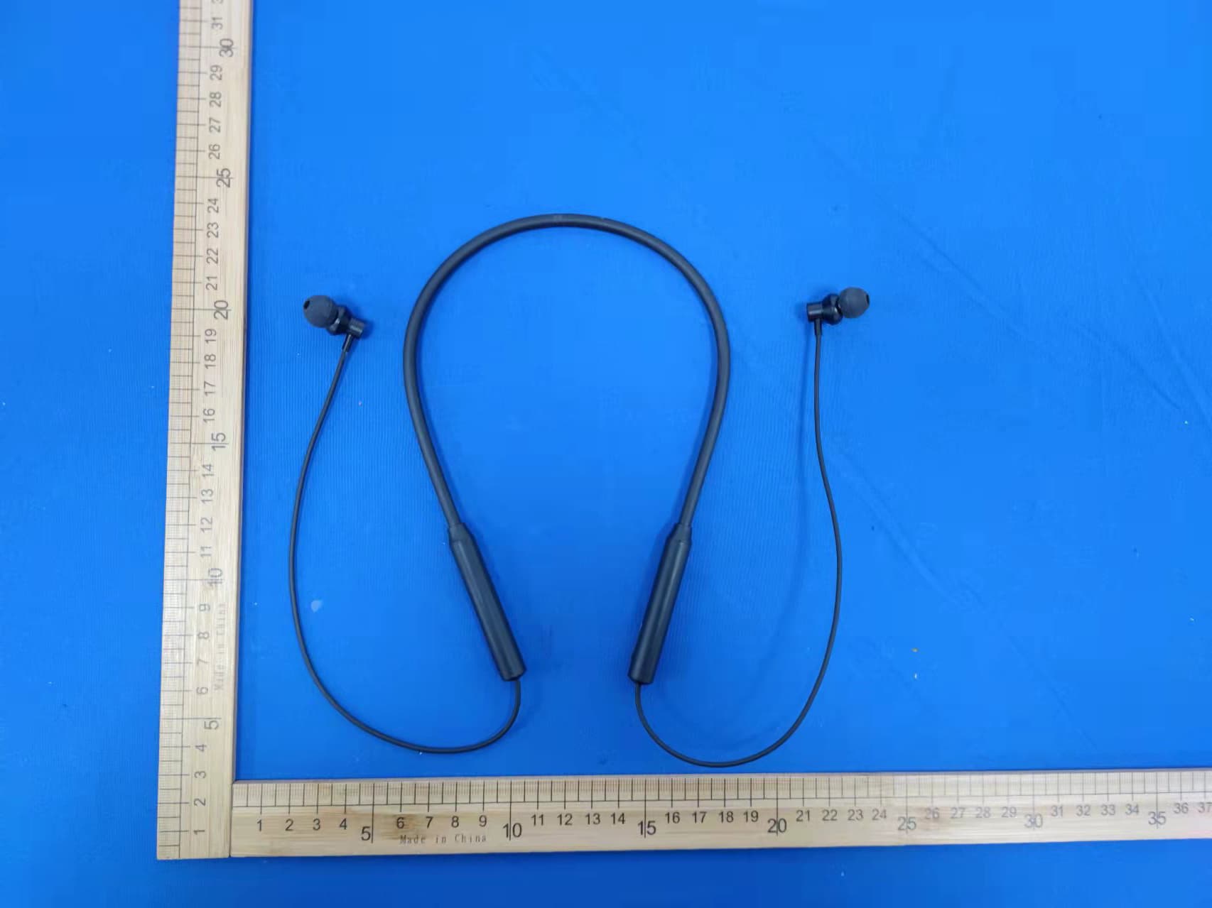 Bluetooth headset - FCC ID 2A43Q-W18 - Shenzhen Yingruier Technology Co., Ltd. (2)