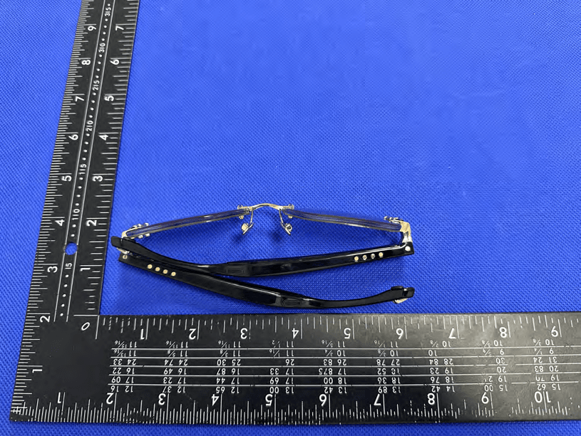 Color changing audio sunglasses - FCC ID 2A43V-AURAAUDIO - Zhuhai Wicue Technology Co.,Ltd. (2)