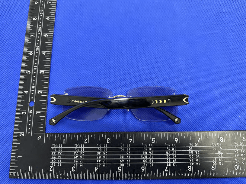 Color changing audio sunglasses - FCC ID 2A43V-AURAAUDIO - Zhuhai Wicue Technology Co.,Ltd.