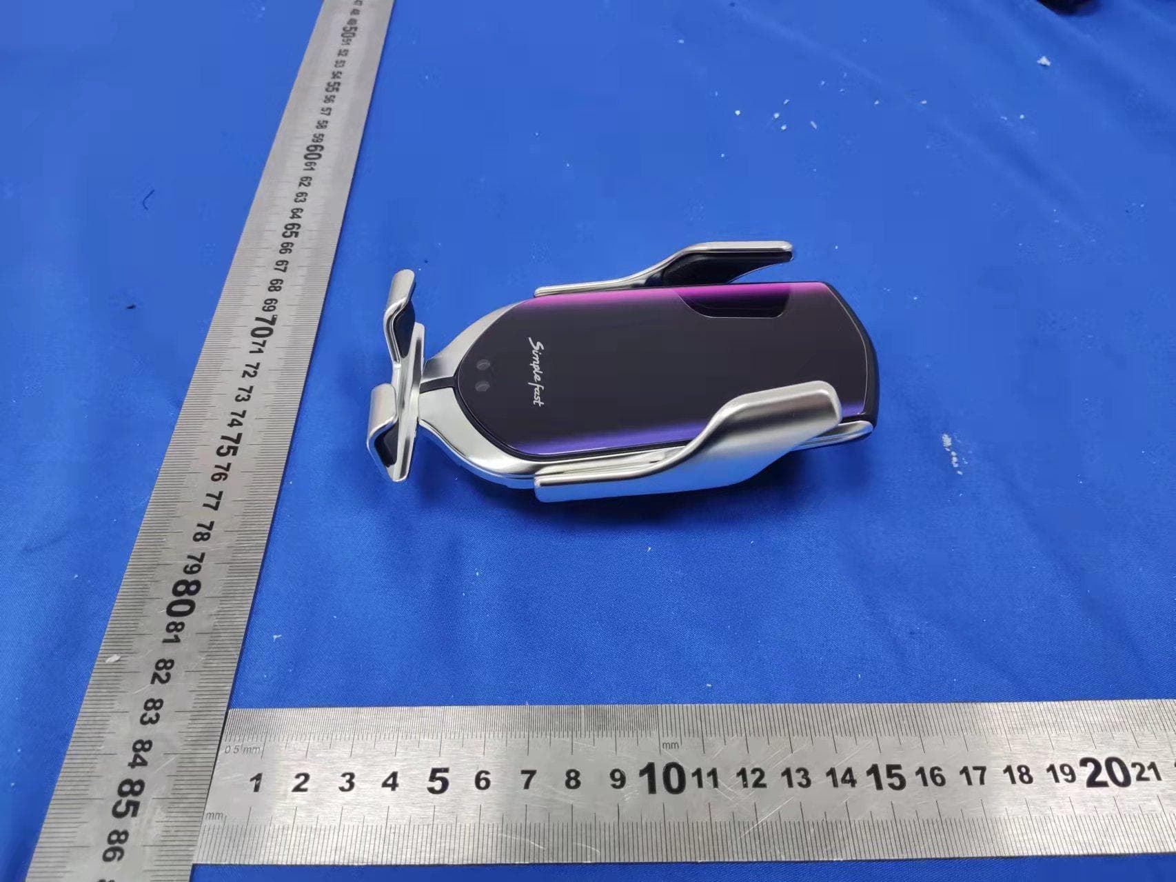 car wireless charging bracket - FCC ID 2A47X-R2 - Shenzhen Minruitong Technology Co., Ltd. (2)