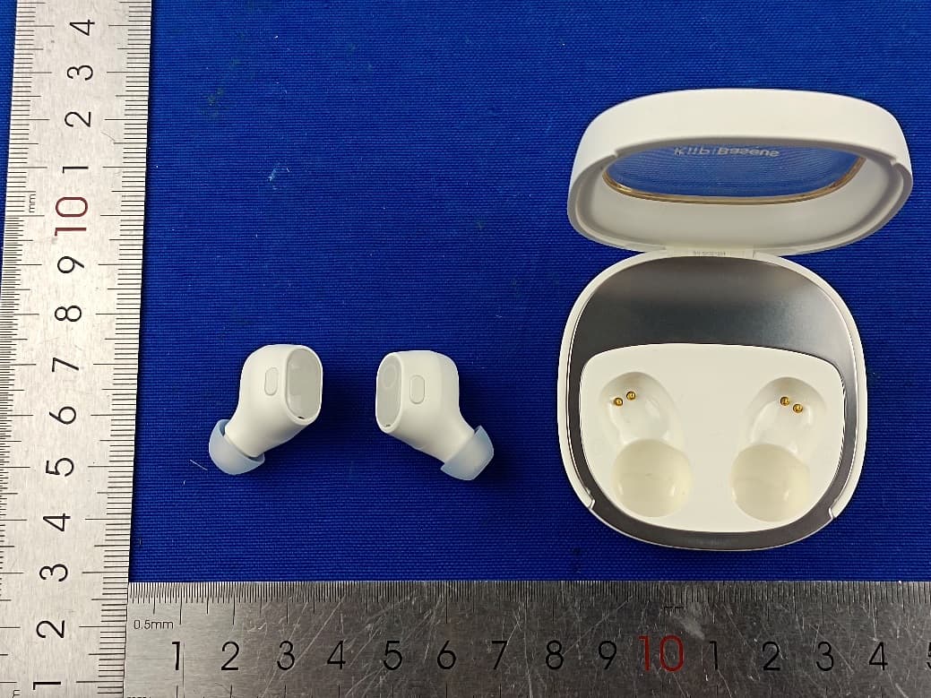Baseus True Wireless Earphones - FCC ID 2A482-WM02PRO - Shenzhen Baseus Technology Co., Ltd. (4)
