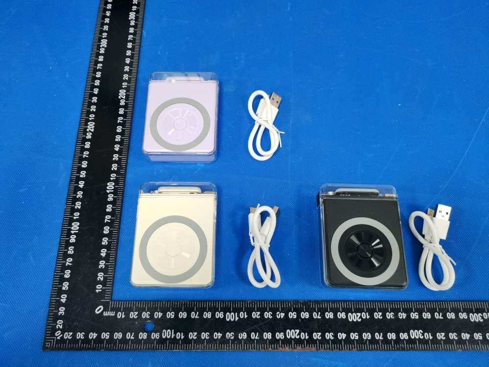 Lighting Power Bank Magnetic wireless - FCC ID 2A48S-T1 - Shenzhenshi Weiduli Technology Co.,Ltd. (2)