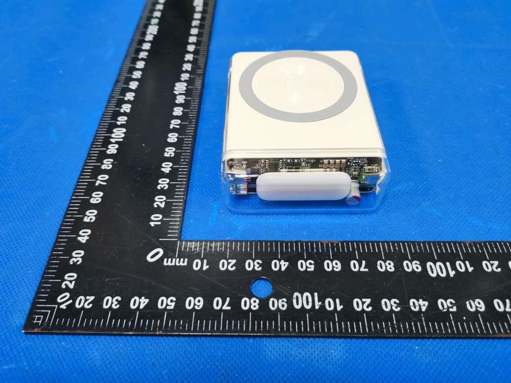 Lighting Power Bank Magnetic wireless - FCC ID 2A48S-T1 - Shenzhenshi Weiduli Technology Co.,Ltd. (4)