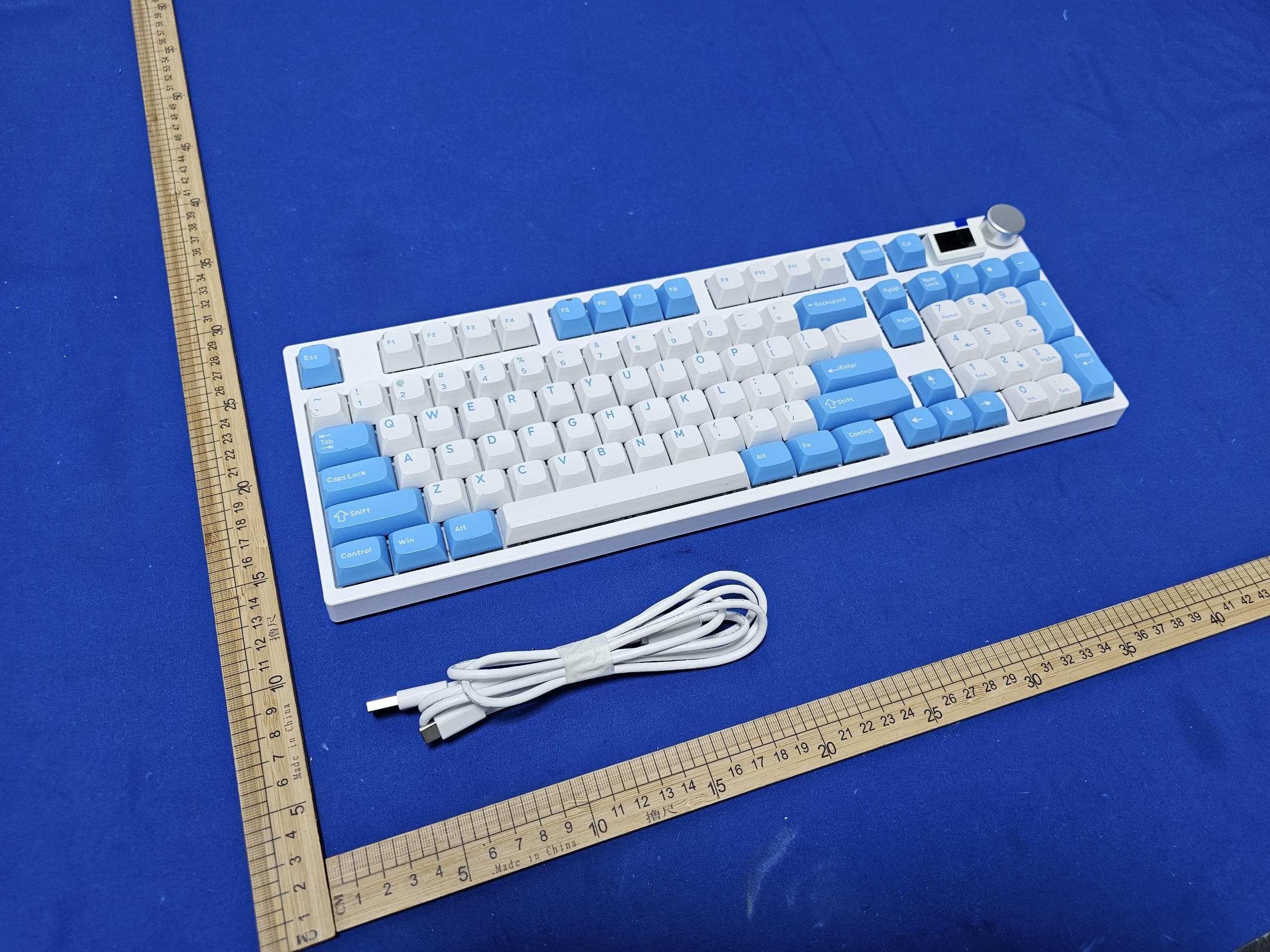 Wireless mechanical keyboard - FCC ID 2A4G3-NJ98 - Zhuhai Qiannuo Technology Co,.Ltd (2)