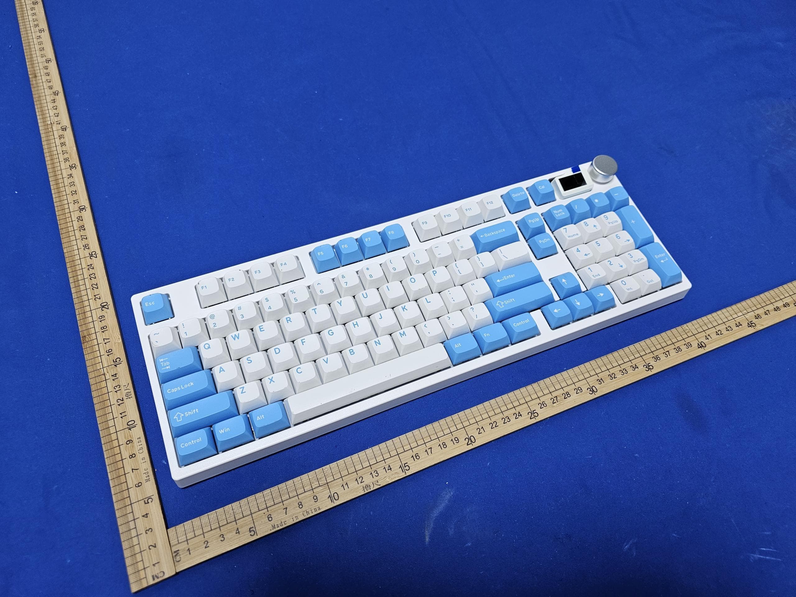 Wireless mechanical keyboard - FCC ID 2A4G3-NJ98 - Zhuhai Qiannuo Technology Co,.Ltd (4)