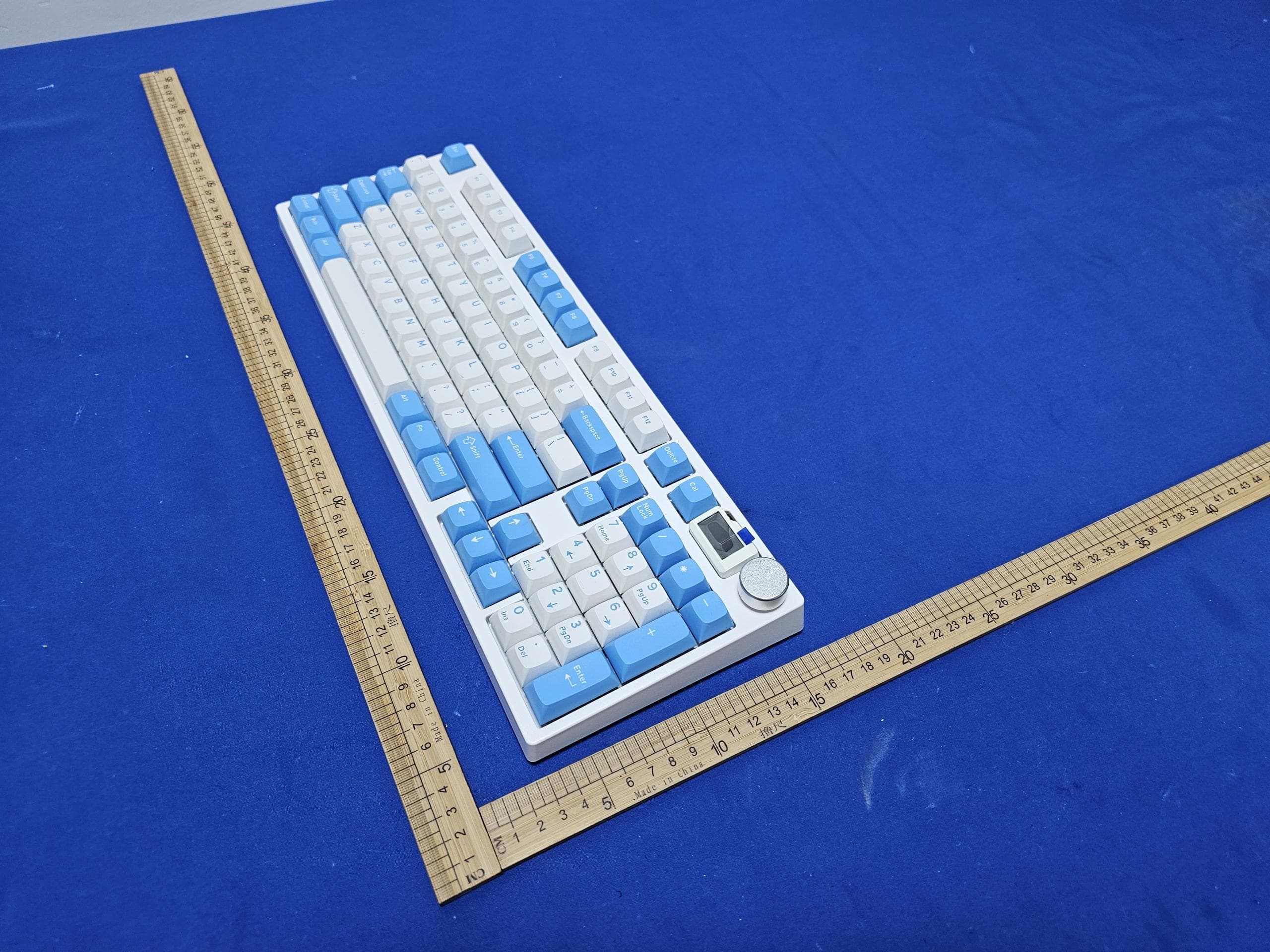 Wireless mechanical keyboard - FCC ID 2A4G3-NJ98 - Zhuhai Qiannuo Technology Co,.Ltd (3)