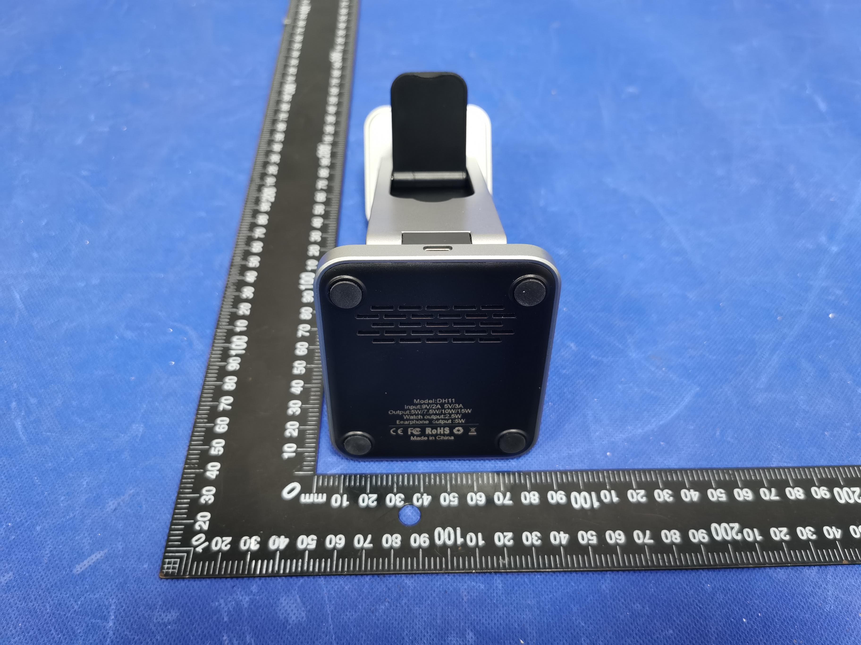 3in1 wIreless charger - FCC ID 2A4HE-DH11 - ShenZhen Hai Da Feng Technology Co., Ltd.