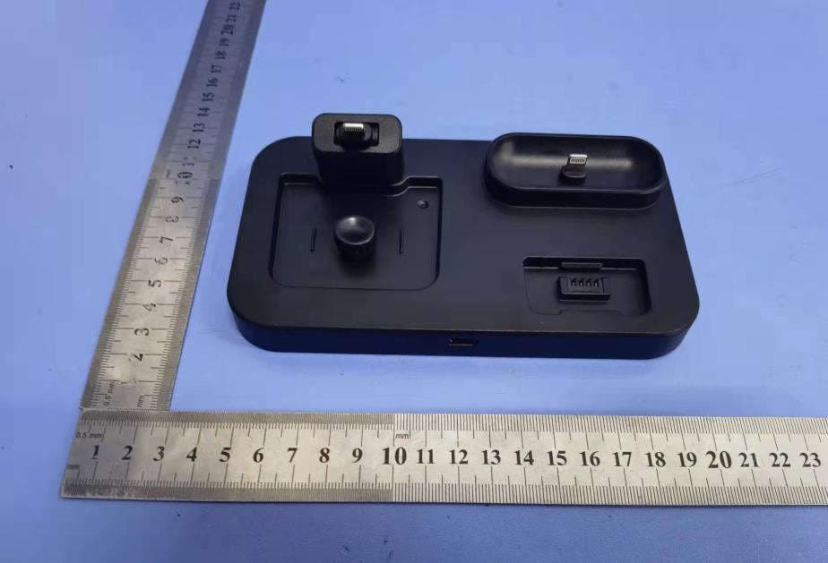 3 in 1 Charging Station - FCC ID 2A4HH-TD-A8-BL - Chenghang Yiwushi Wangluo Keji Youxiangongsi (2)