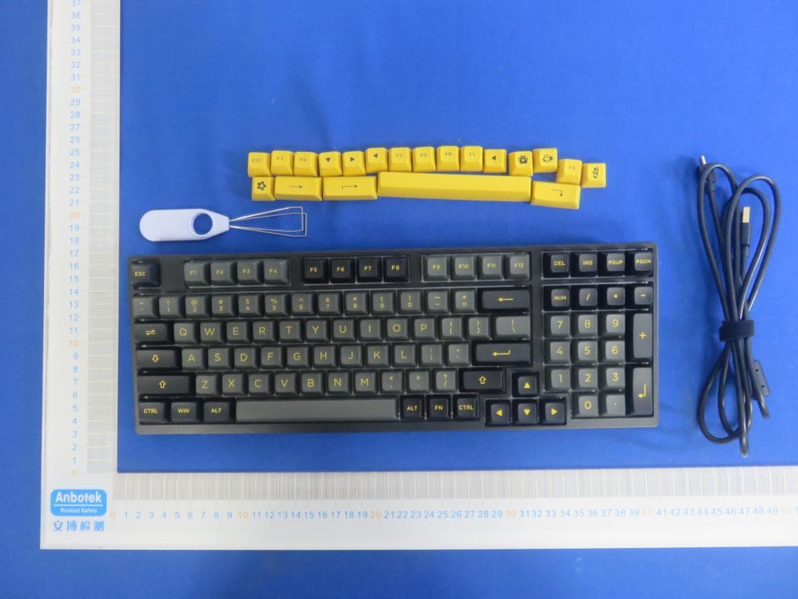 Multi-host mechanical keyboard - FCC ID 2A4K8-3098B - Shenzhen Yinchen Technology Co., Ltd