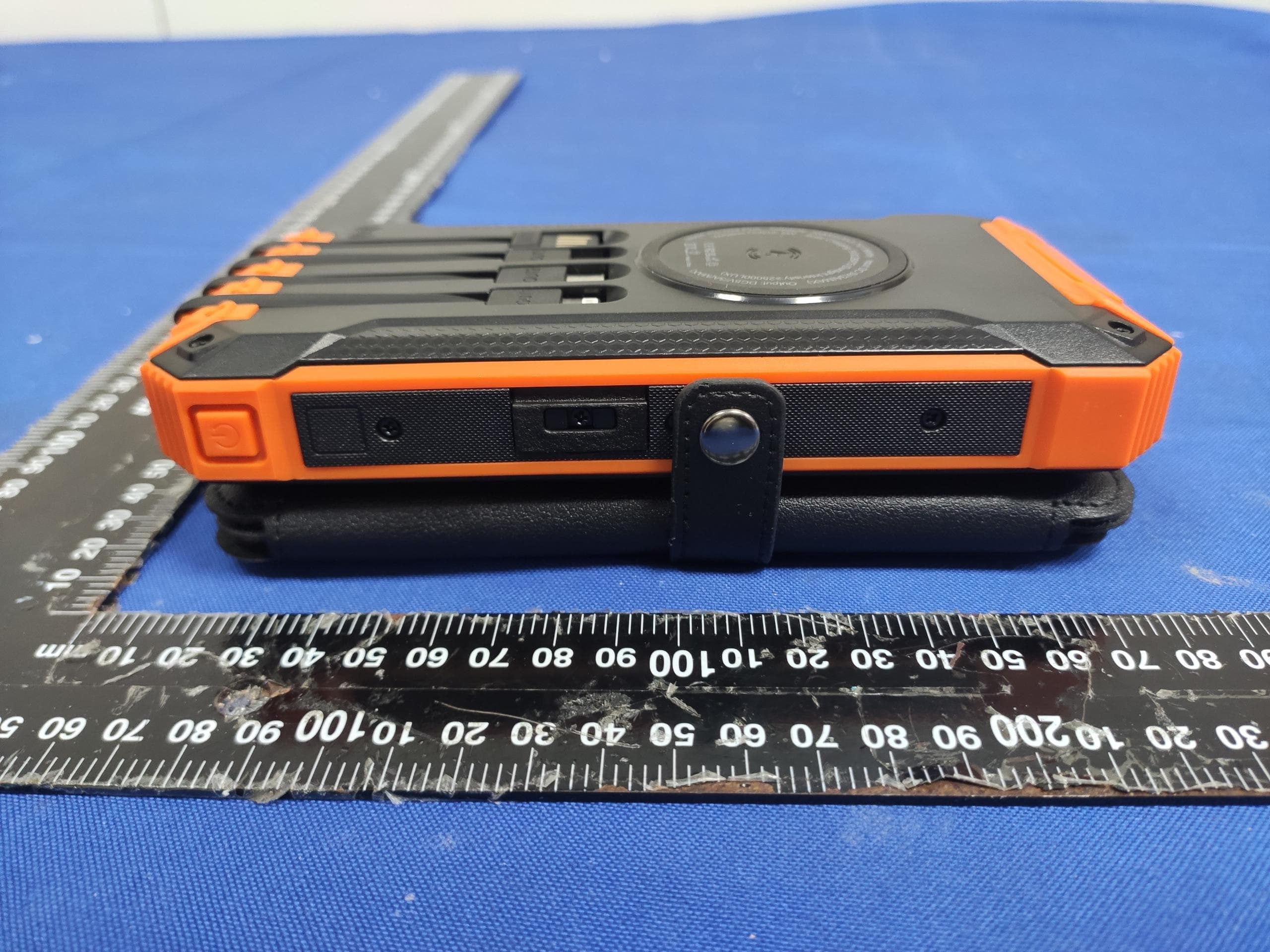Solar wireless Power Bank - FCC ID 2A4LH-PN-W22PLUS - Shenzhen Pannizhe Technology Co., Ltd. (4)