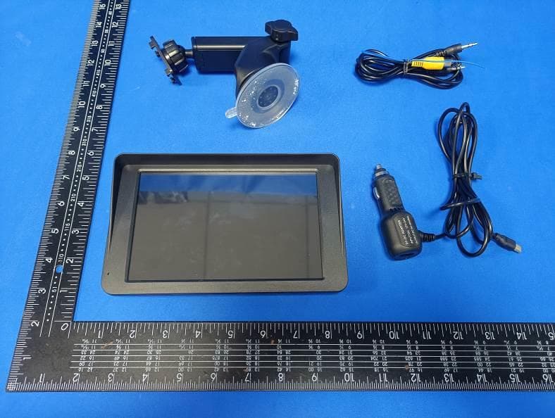 vehicle player - FCC ID 2A4LQ-PN007A - Shenzhen Cheluzhe technology co., LTD (4)