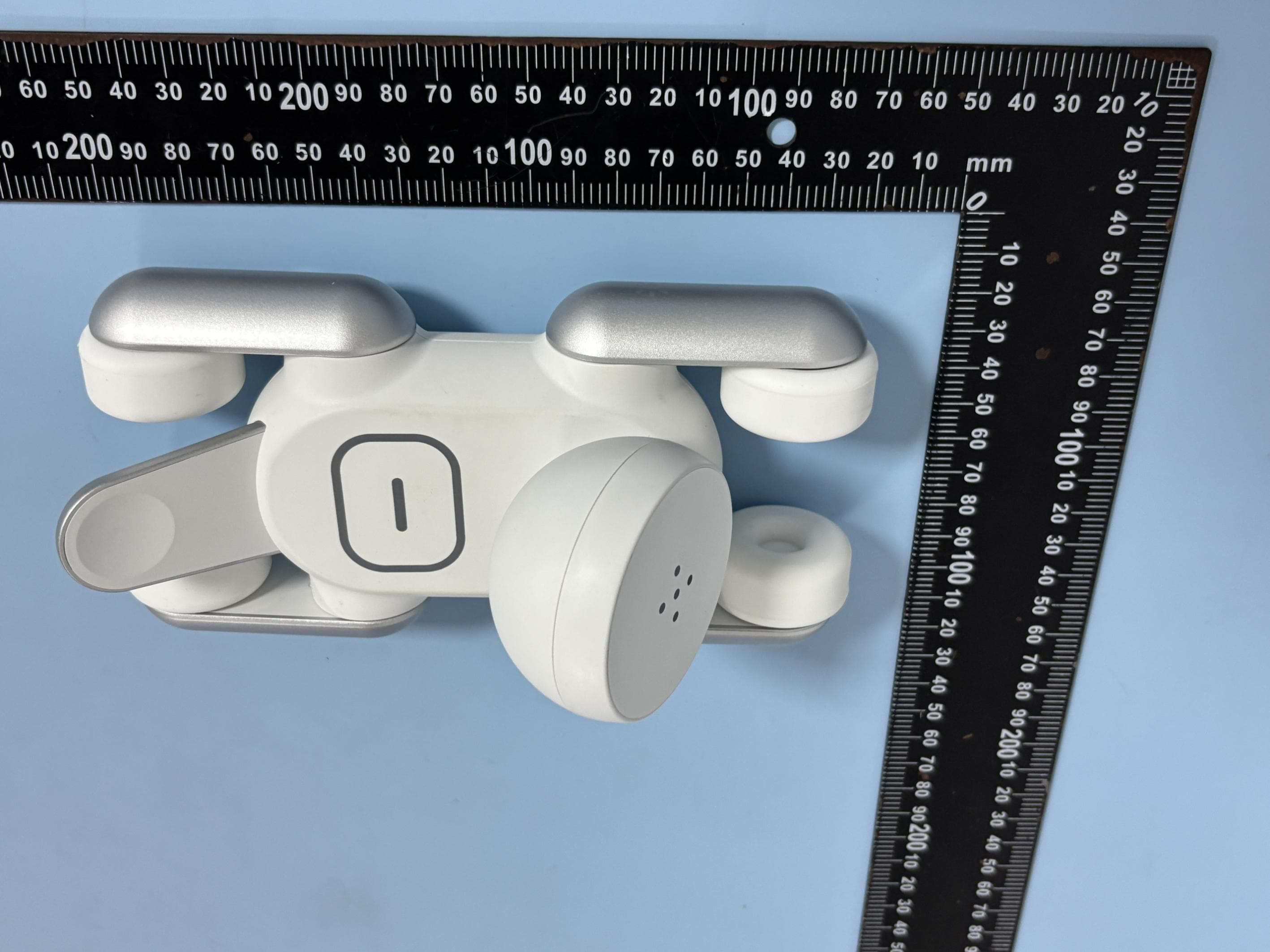 3-in-1 Wireless Charger - FCC ID 2A4N3-D6 - Shenzhen You & Me Electronics Co.,LTD (3)