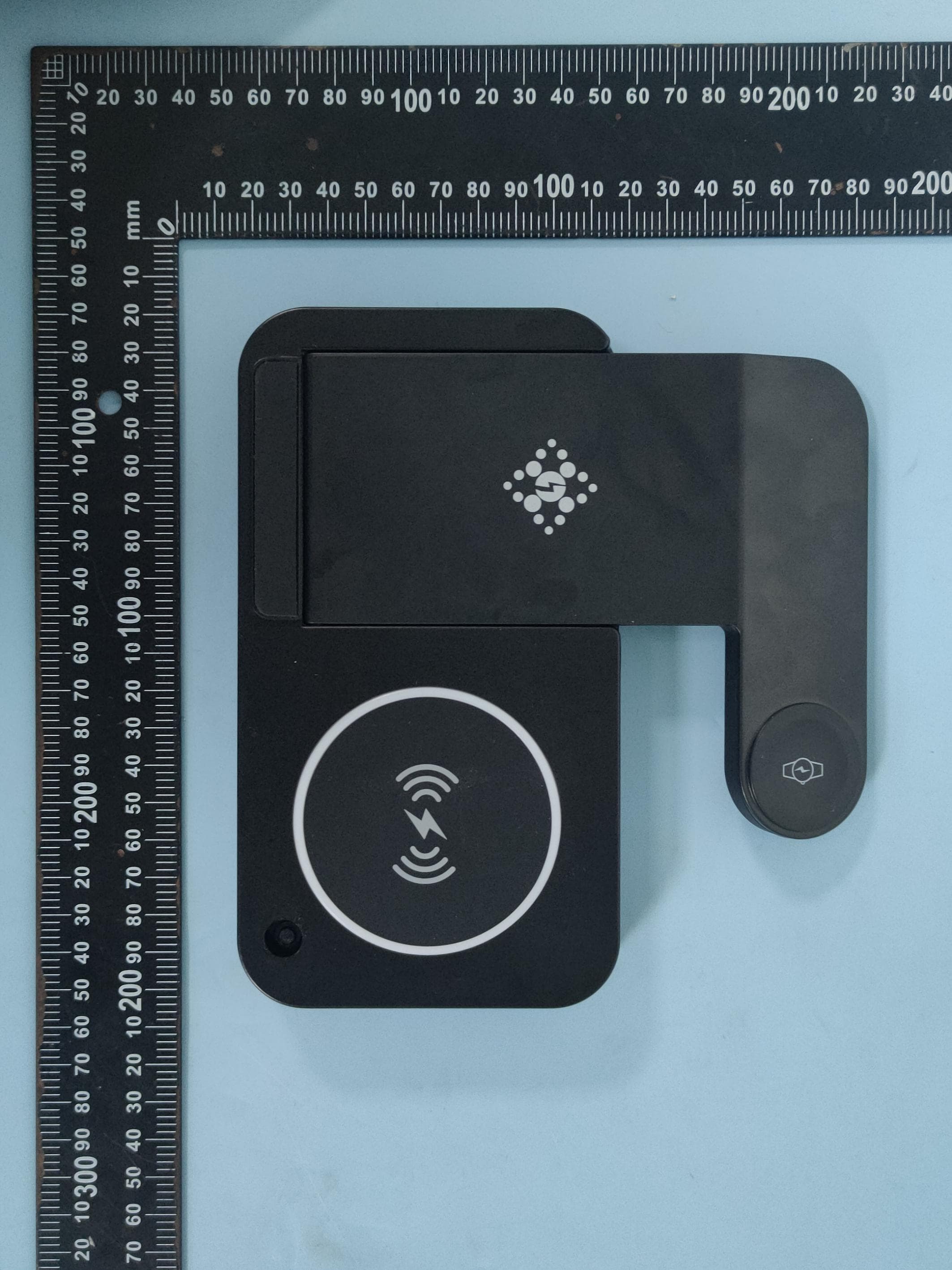 Foldable 4-in-1 wireless charger - FCC ID 2A4OE-B-18S - Dongguan Boxinda Electronic Technology Co., LTD (5)