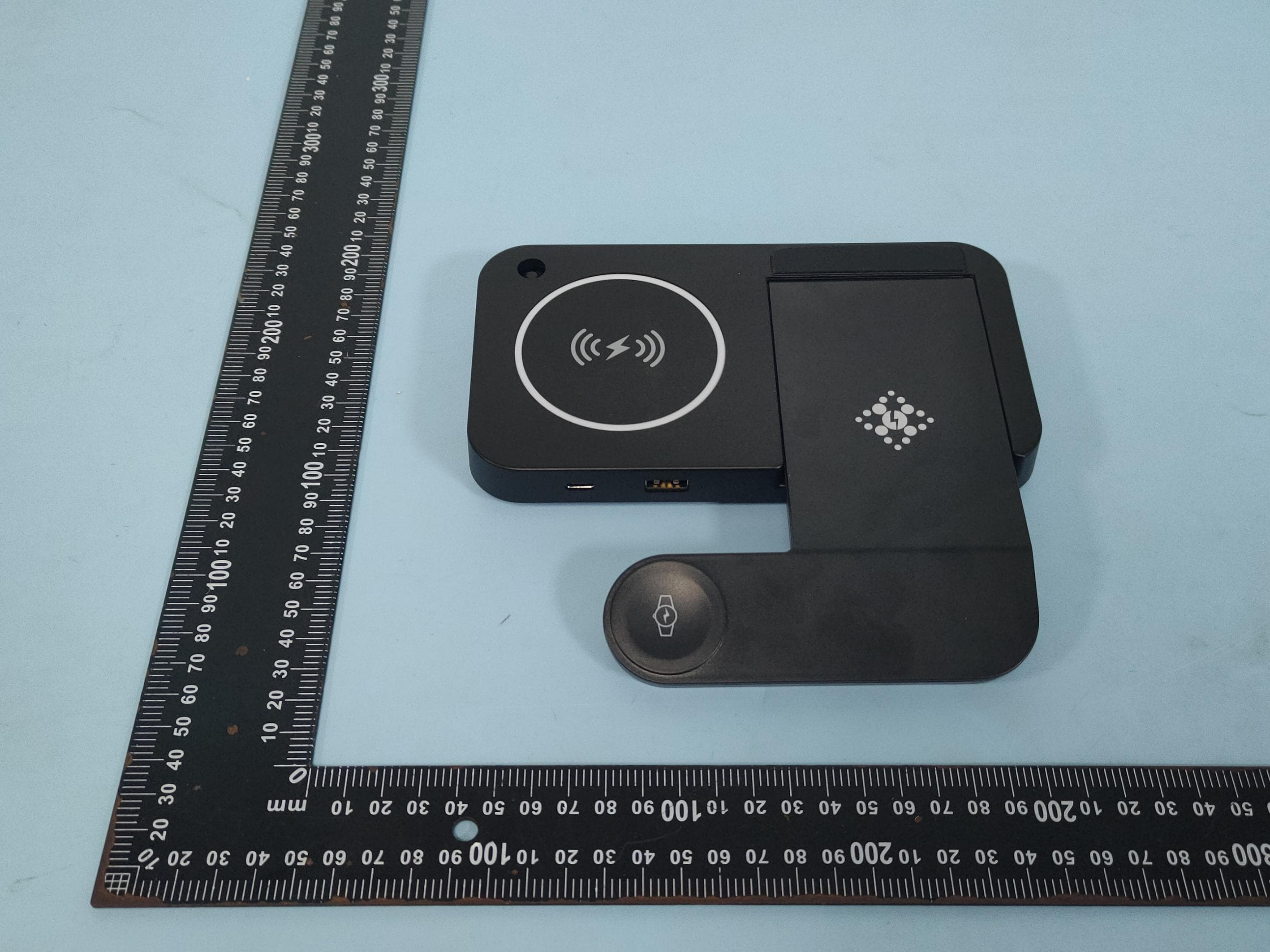 Foldable 4-in-1 wireless charger - FCC ID 2A4OE-B-18S - Dongguan Boxinda Electronic Technology Co., LTD (4)
