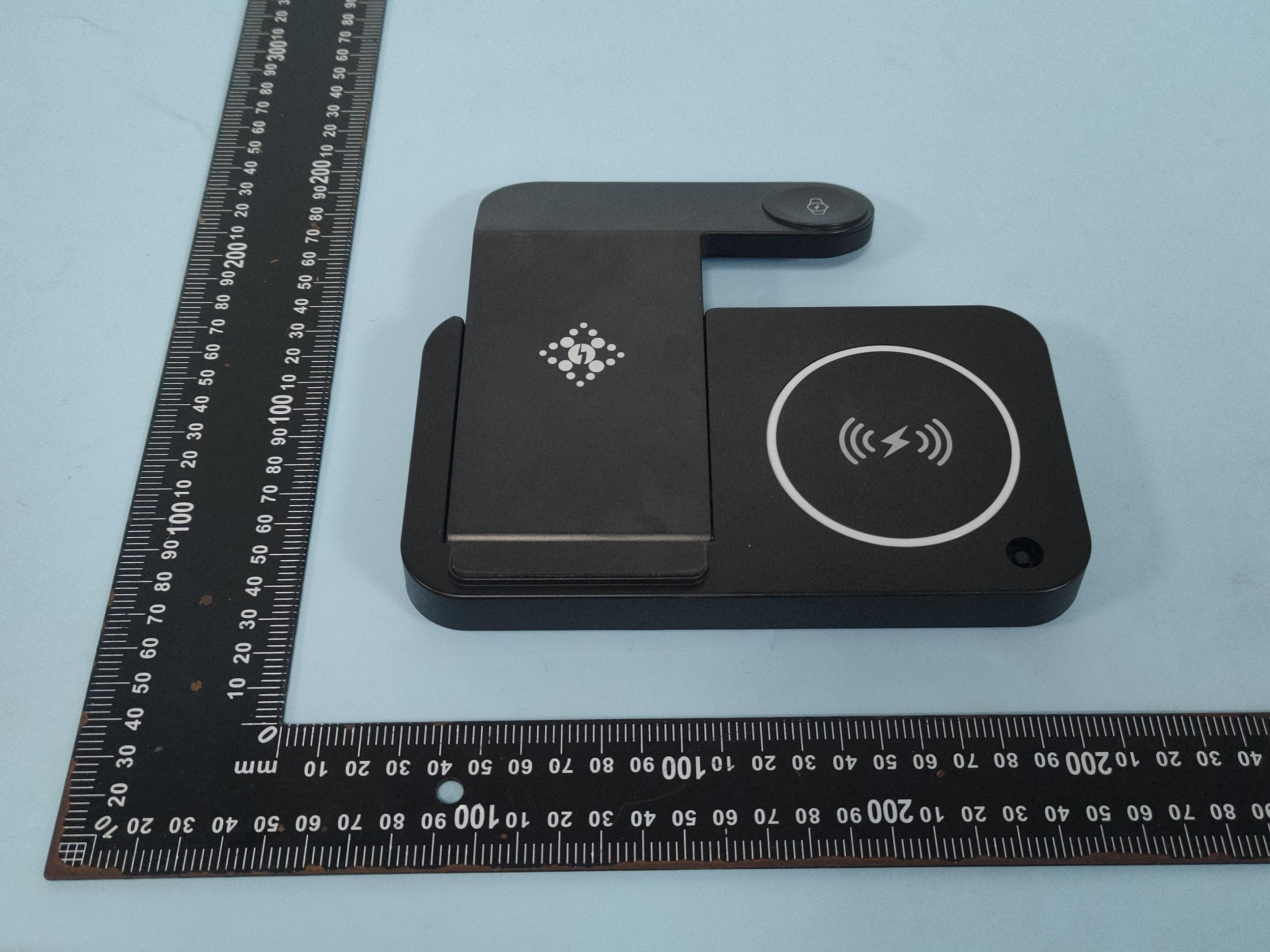Foldable 4-in-1 wireless charger - FCC ID 2A4OE-B-18S - Dongguan Boxinda Electronic Technology Co., LTD (2)