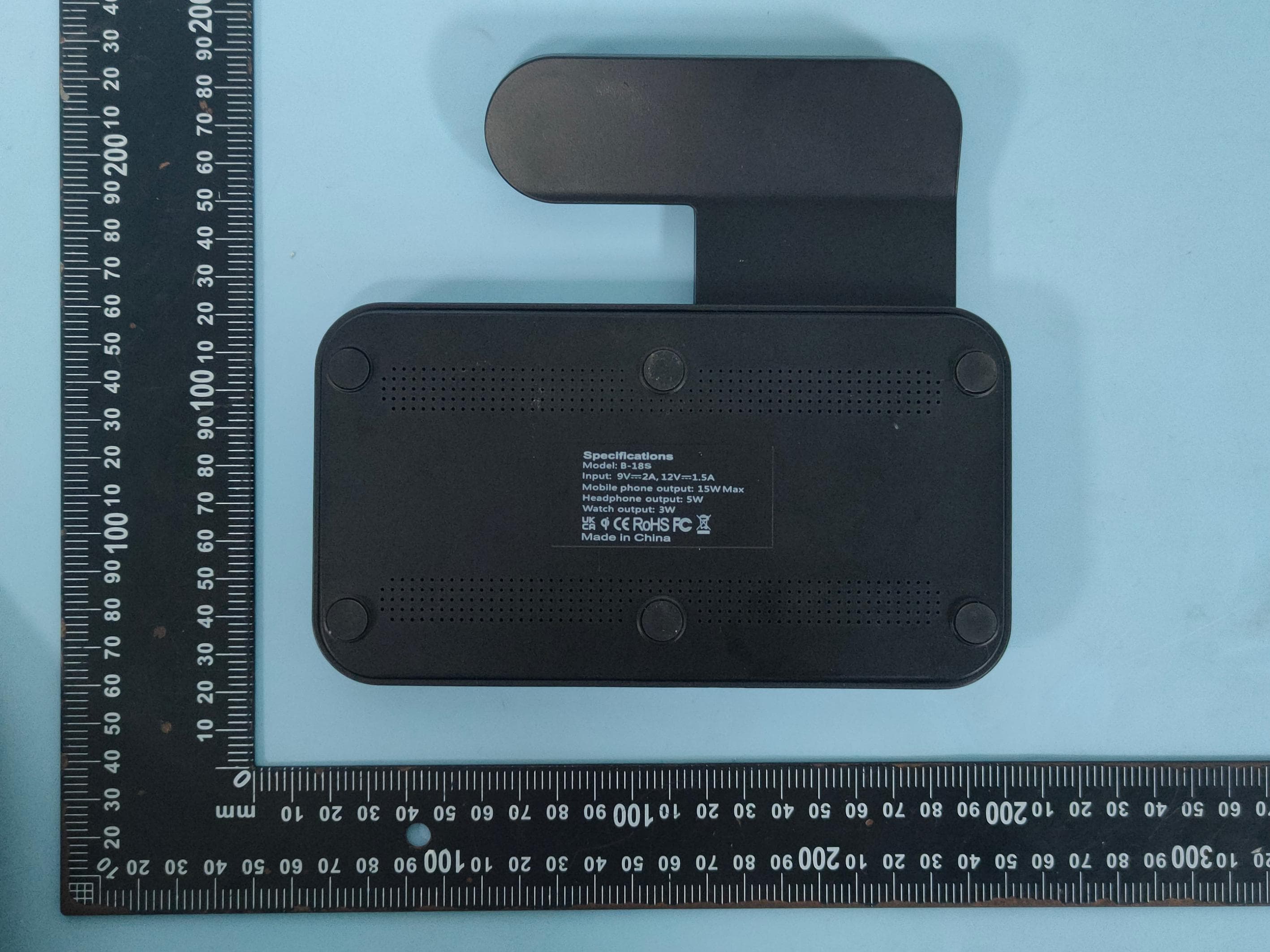 Foldable 4-in-1 wireless charger - FCC ID 2A4OE-B-18S - Dongguan Boxinda Electronic Technology Co., LTD (3)