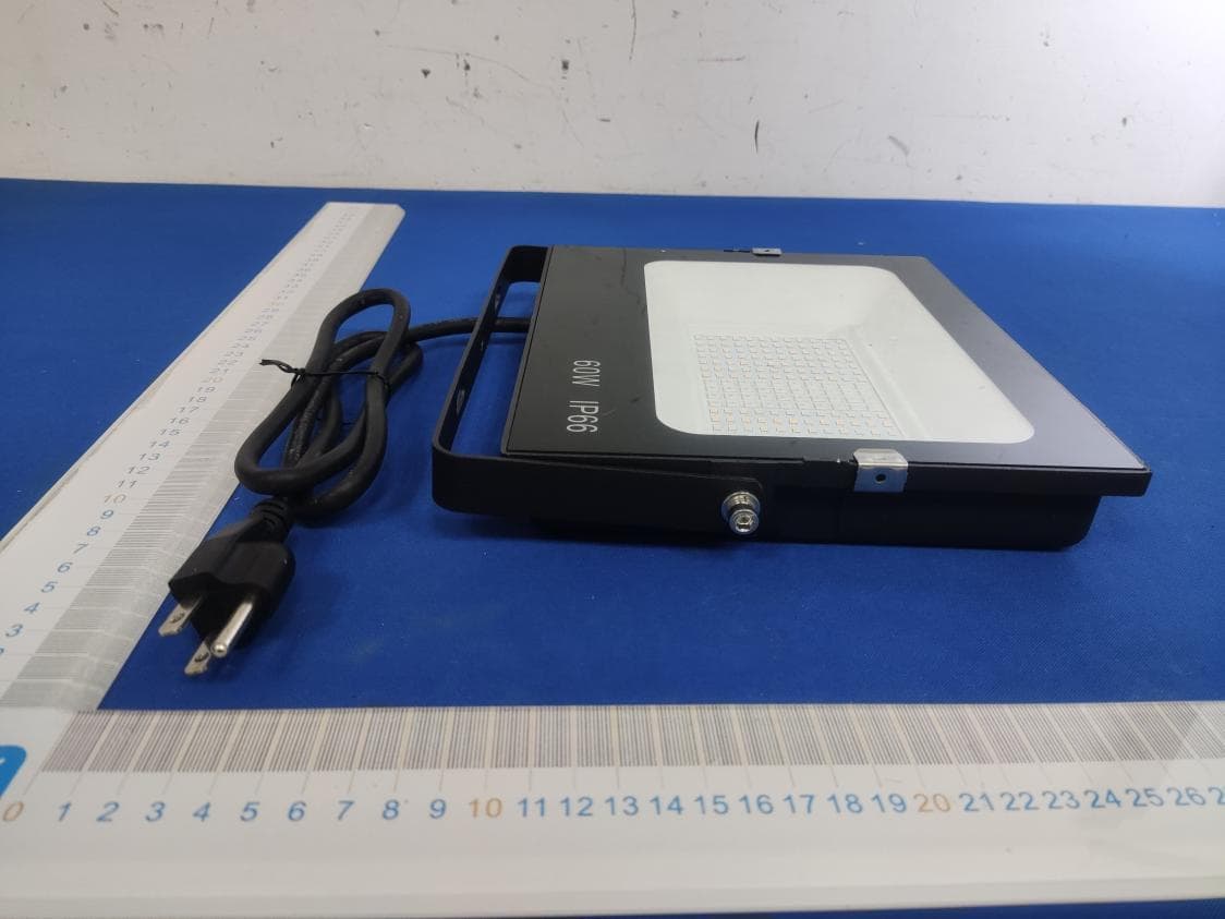 LED Luminaires - FCC ID 2A4SO-FLHL60 - Shenzhen Green Energy Lighting Co., Ltd. (4)