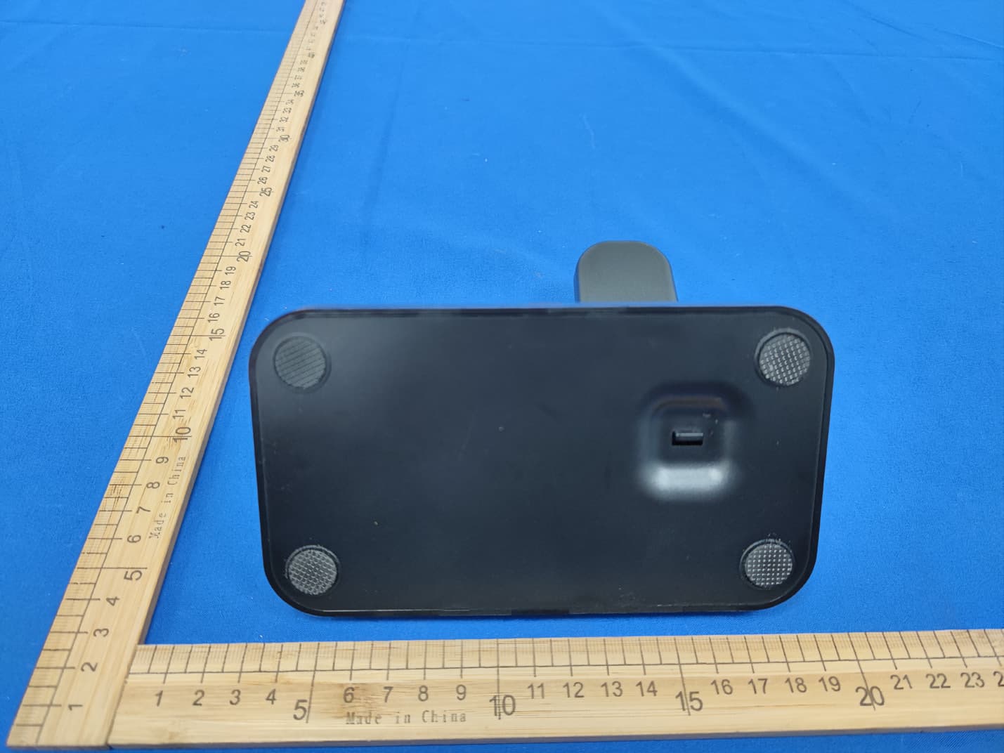 3 in 1 Charging Station - FCC ID 2A4T5ST-A8 - shenzhenshishenyezhuangshijiancaiyouxiangongsi (4)