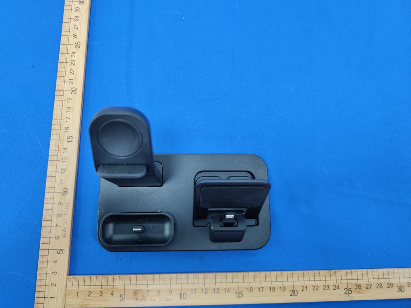 3 in 1 Charging Station - FCC ID 2A4T5ST-A8 - shenzhenshishenyezhuangshijiancaiyouxiangongsi (2)