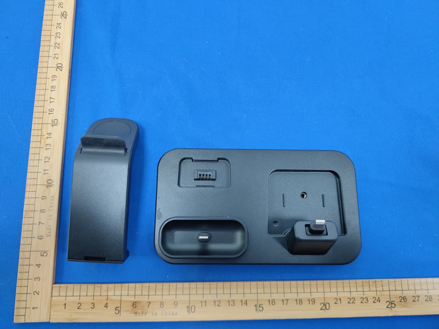 3 in 1 Charging Station - FCC ID 2A4T5ST-A8 - shenzhenshishenyezhuangshijiancaiyouxiangongsi