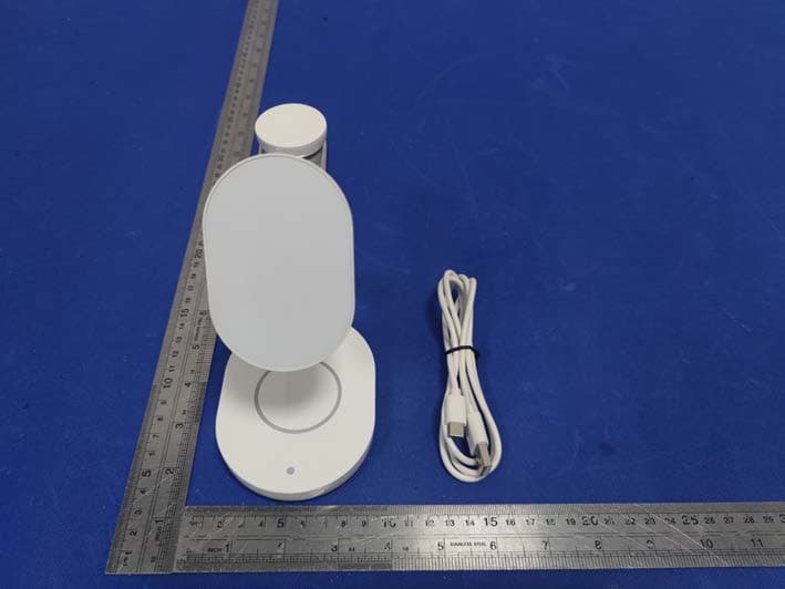 Wireless charger 3 in 1 - FCC ID 2A4UD-S300 - Shenzhen Yishi Creative Technology Co., Ltd. (4)