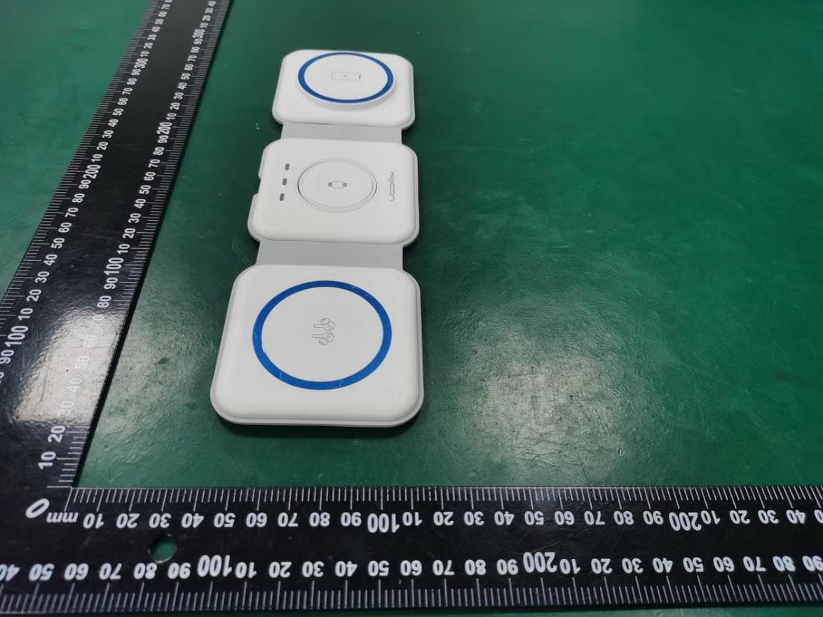 3 in 1 wireless charger - FCC ID 2A4WMABC-A151 - DongGuanShi WeizhiChuang Technology Co., Ltd (2)