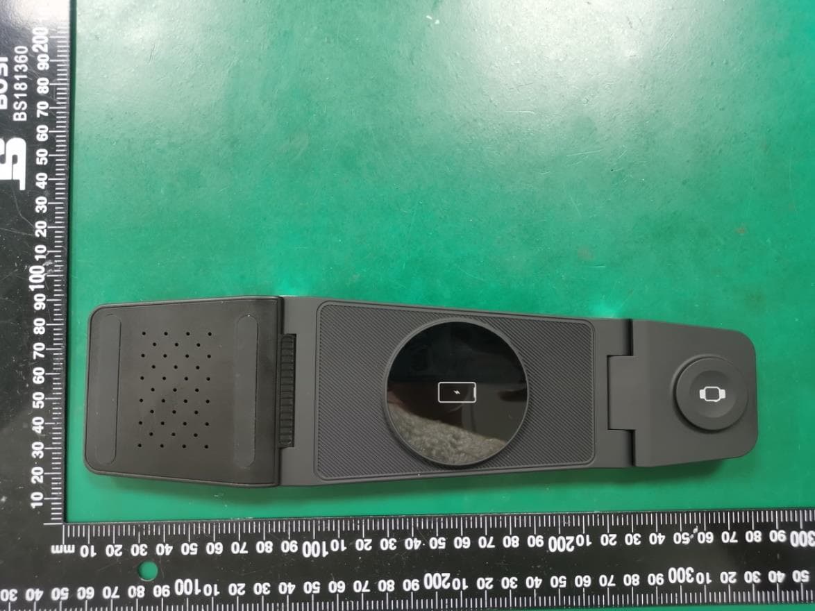 Three in one Charger - FCC ID 2A4WMWZC-W327 - DongGuanShi WeizhiChuang Technology Co., Ltd (2)