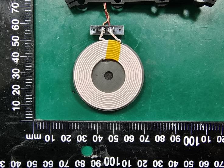 Foldable magnetic suction 3 in 1 wireless charge - FCC ID 2A4WMWZC-W341 - DongGuanShi WeizhiChuang Technology Co., Ltd