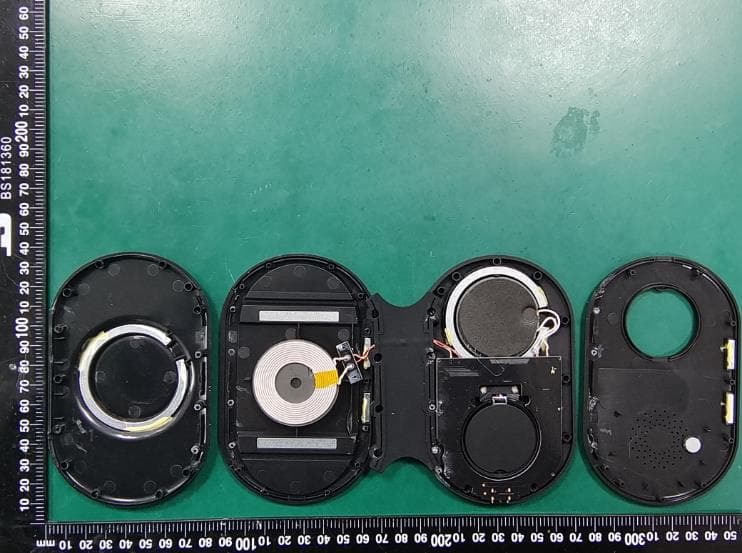 Foldable magnetic suction 3 in 1 wireless charge - FCC ID 2A4WMWZC-W341 - DongGuanShi WeizhiChuang Technology Co., Ltd (5)