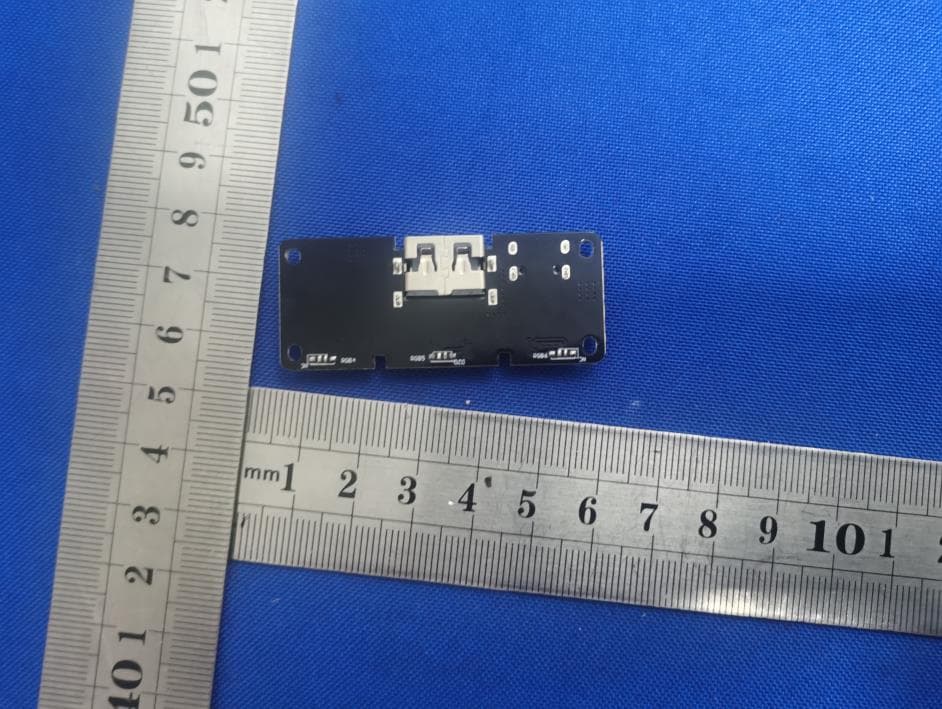 3 in 1 Charging Station - FCC ID 2A4XQ-A4PLUG - Lianxiang Technology (Shenzhen) Co., Ltd. (4)