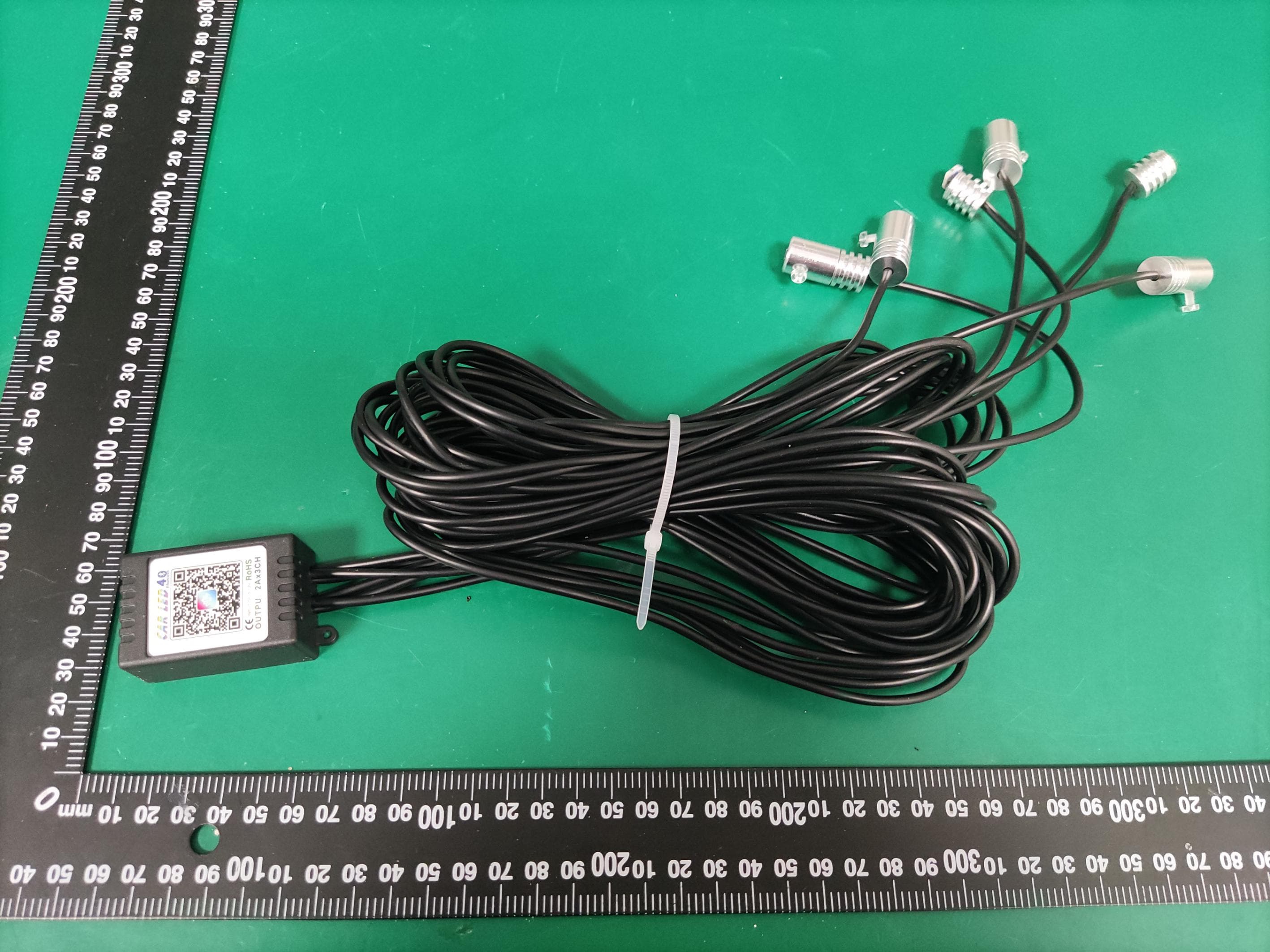 Interior car lights - FCC ID 2A4Z9-RGB - Guangzhou Yifan E-commerce Co., Ltd. (3)