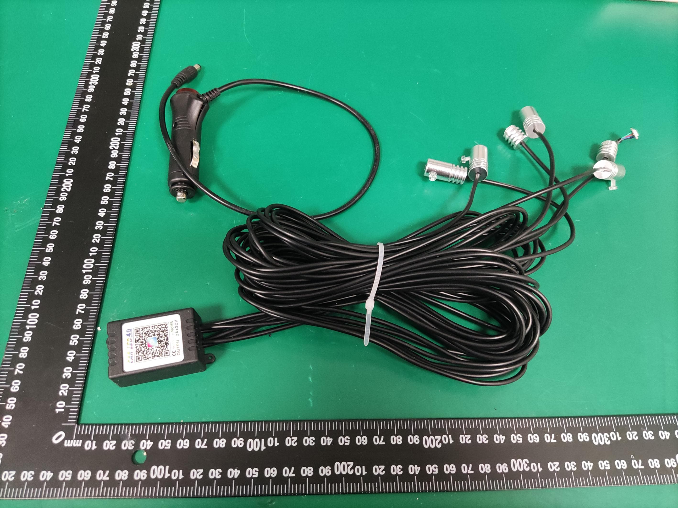 Interior car lights - FCC ID 2A4Z9-RGB - Guangzhou Yifan E-commerce Co., Ltd. (2)