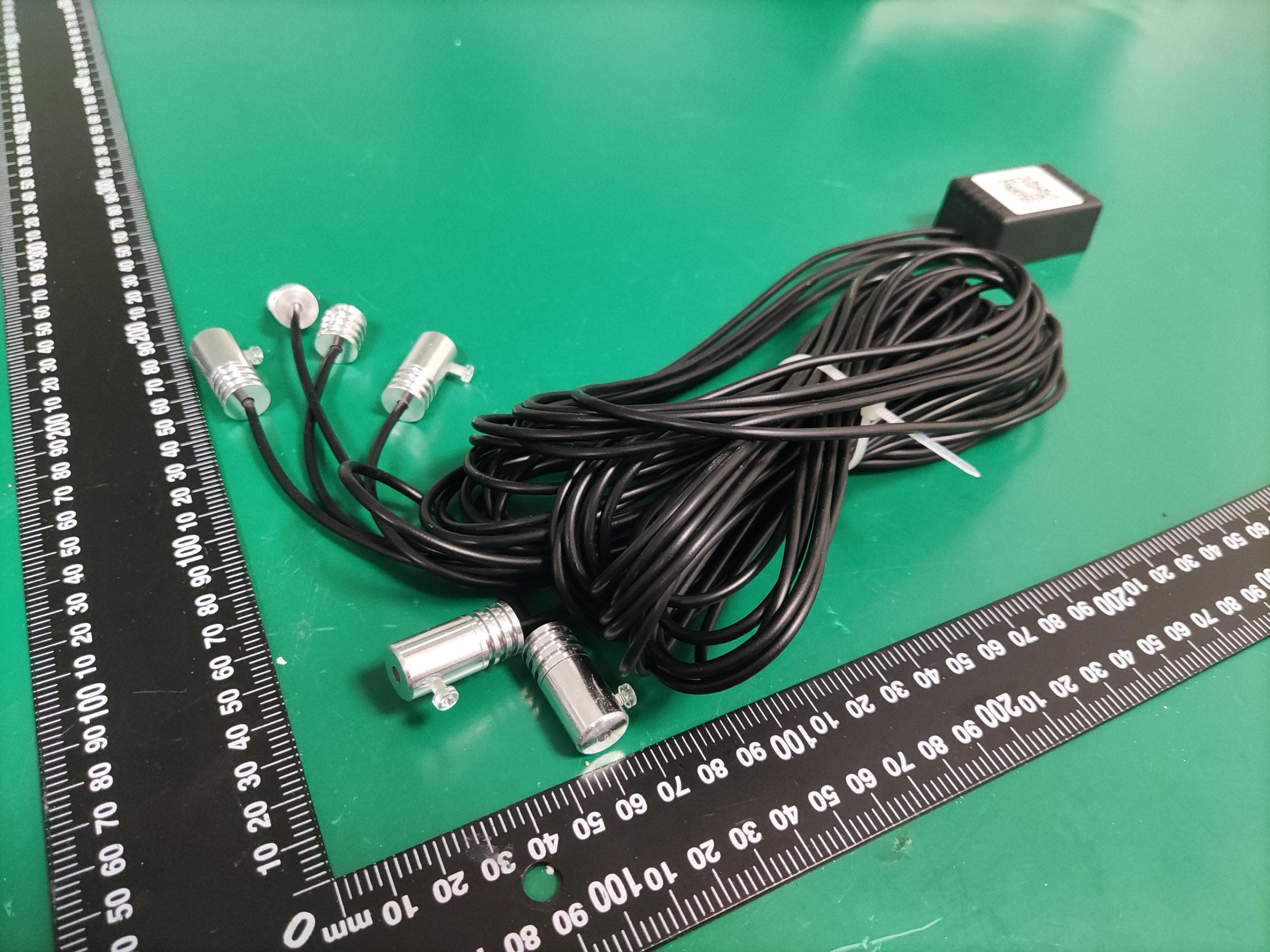Interior car lights - FCC ID 2A4Z9-RGB - Guangzhou Yifan E-commerce Co., Ltd. (4)