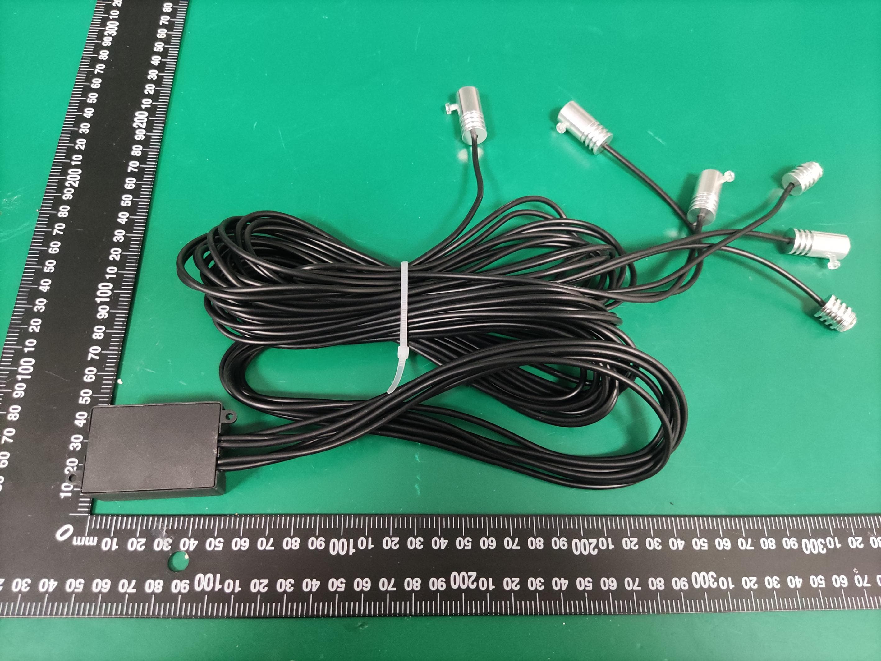 Interior car lights - FCC ID 2A4Z9-RGB - Guangzhou Yifan E-commerce Co., Ltd.