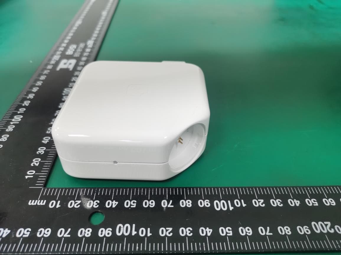 Multifunctional Charger - FCC ID 2A57Q-RN01 - Shenzhen Ruineng Wireless Technology Co., Ltd. (3)