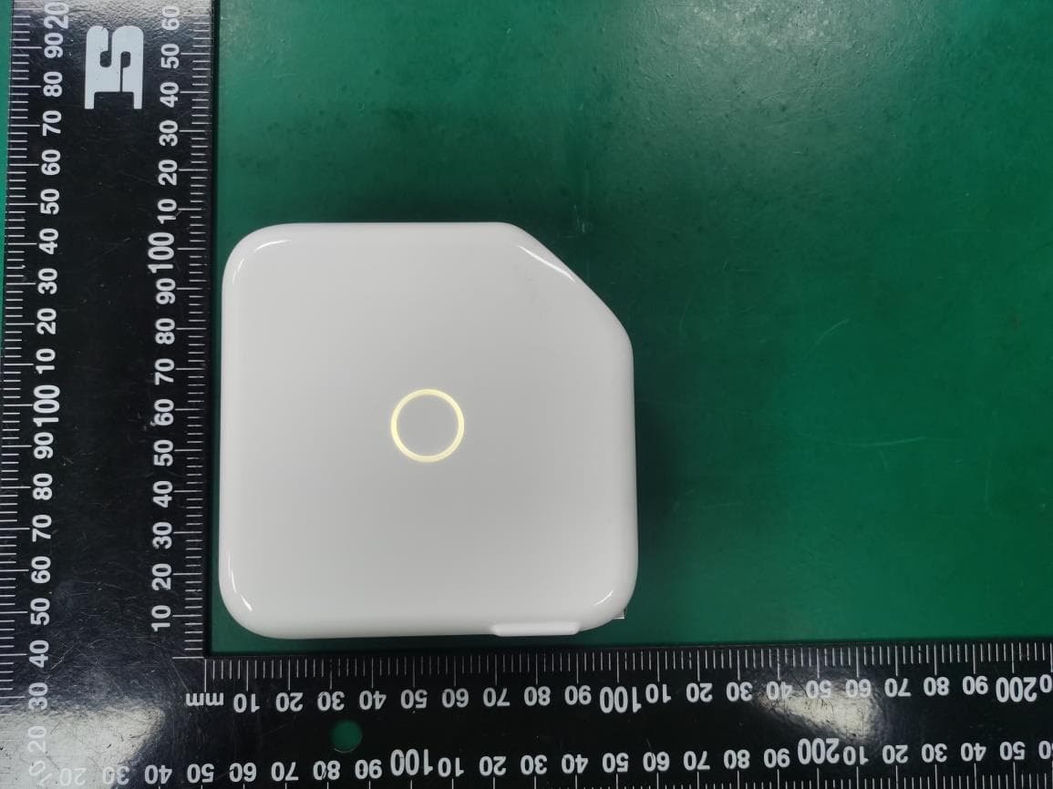 Multifunctional Charger - FCC ID 2A57Q-RN01 - Shenzhen Ruineng Wireless Technology Co., Ltd.
