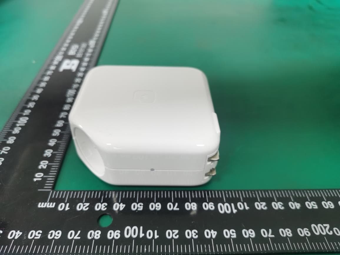 Multifunctional Charger - FCC ID 2A57Q-RN01 - Shenzhen Ruineng Wireless Technology Co., Ltd. (5)