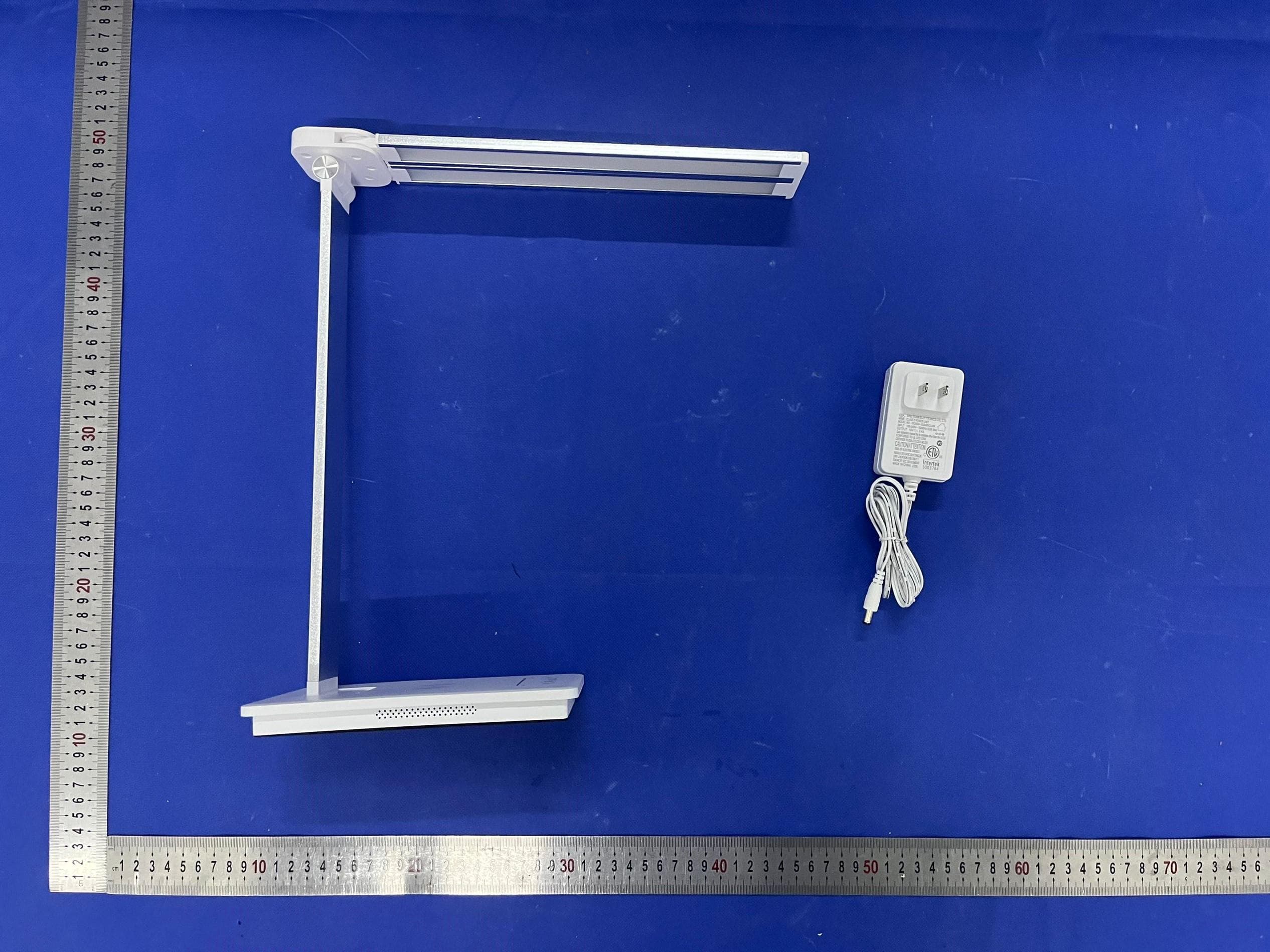 Wireless charging desk lamp - FCC ID 2A5CO-QM028 - Zhongshan Qianmei Lighting Appliance Co.,Ltd.