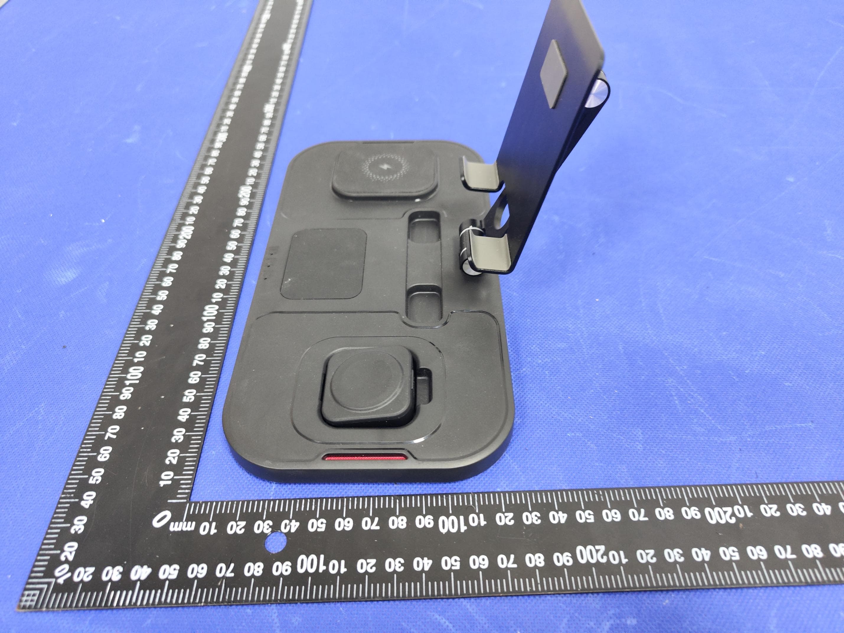 Multifunctional wireless charging station - FCC ID 2A5DD-XF-C11 - Shenzhen Xuanfeng Innovations Technology Co., Ltd. (3)