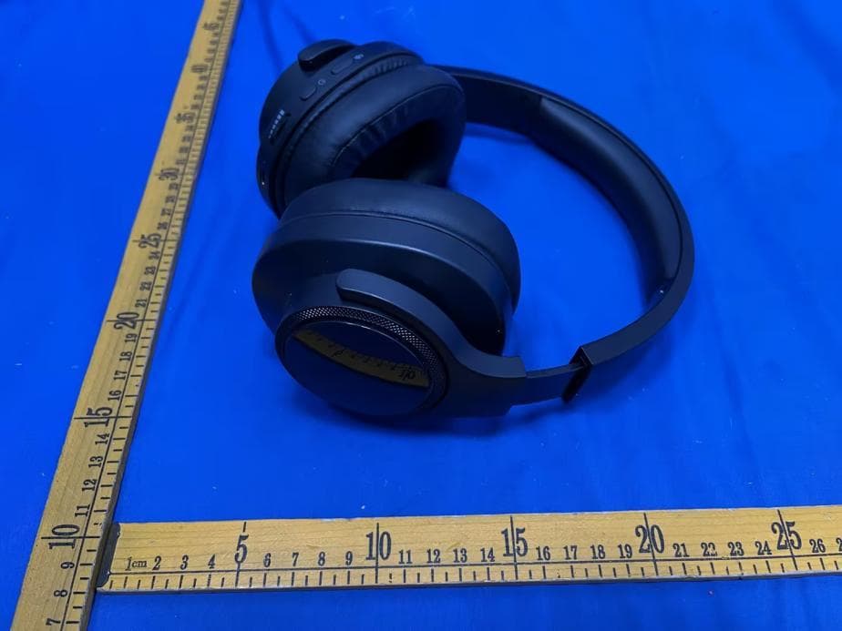 Head-mounted triple-mode gaming headset - FCC ID 2A5EQ-2605HS1 - LTC Networking Limited (4)