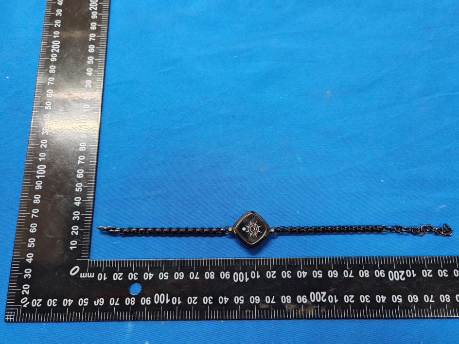 Longdistance Touch Bracelet - FCC ID 2A5H8-C1 - Shen Zhen Shi Pulomi Trading Co., Ltd (2)