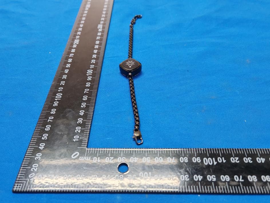 Longdistance Touch Bracelet - FCC ID 2A5H8-C1 - Shen Zhen Shi Pulomi Trading Co., Ltd (4)