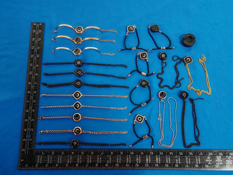 Longdistance Touch Bracelet - FCC ID 2A5H8-C1 - Shen Zhen Shi Pulomi Trading Co., Ltd
