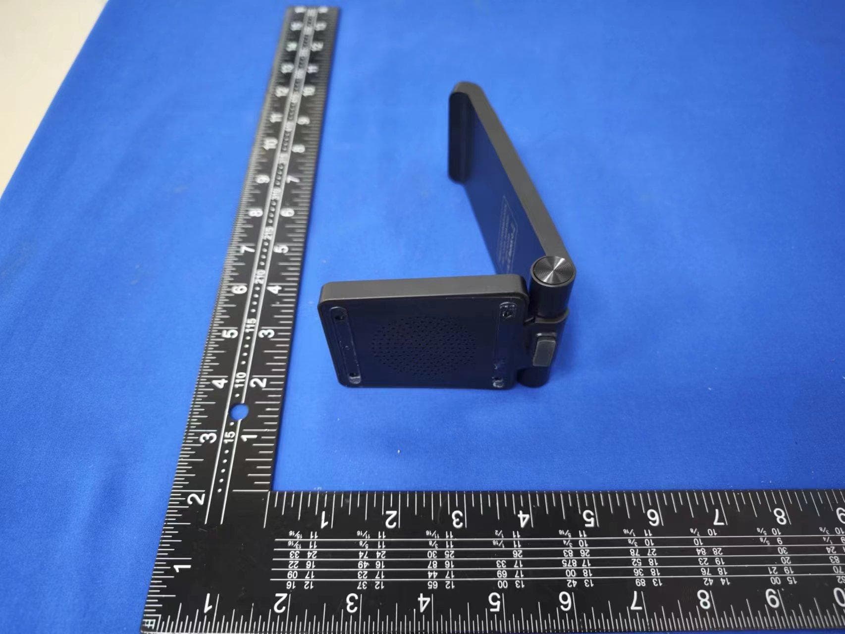 3 in 1 wireless charging stand - FCC ID 2A5KU-B624 - Shenzhen Hengchangxing Electronic Materials Co., Ltd. (2)