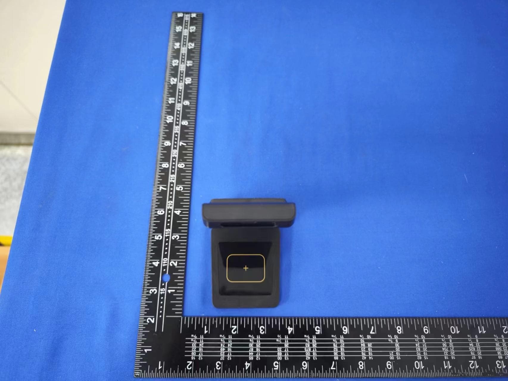 3 in 1 wireless charging stand - FCC ID 2A5KU-B624 - Shenzhen Hengchangxing Electronic Materials Co., Ltd. (5)