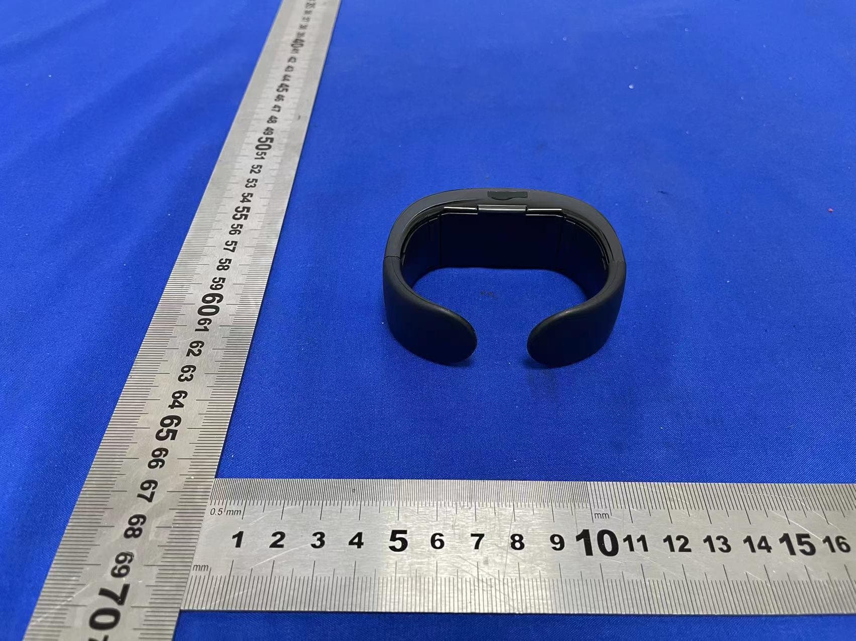 bluetooth display bracelet - FCC ID 2A5NB-HSH-001 - Shenzhen Haocaiyang Technology Co., Ltd. (2)