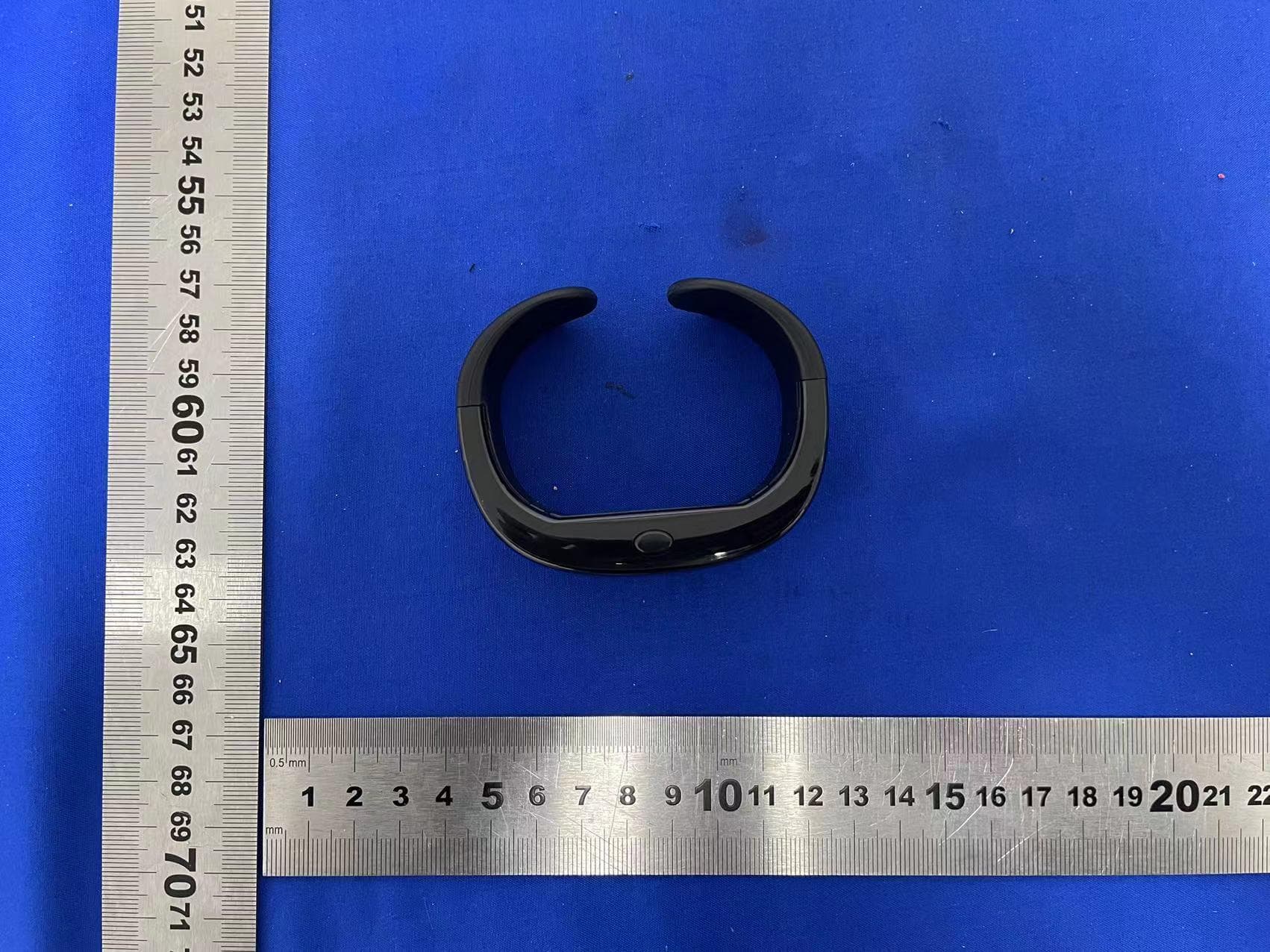 bluetooth display bracelet - FCC ID 2A5NB-HSH-001 - Shenzhen Haocaiyang Technology Co., Ltd.