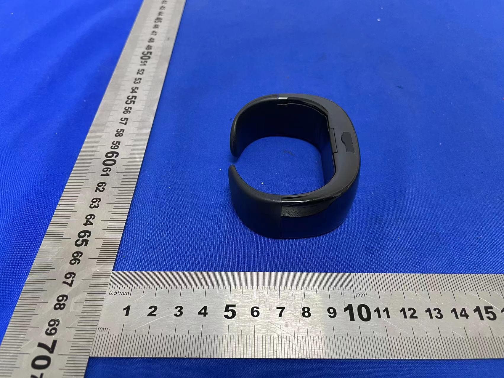 bluetooth display bracelet - FCC ID 2A5NB-HSH-001 - Shenzhen Haocaiyang Technology Co., Ltd. (4)