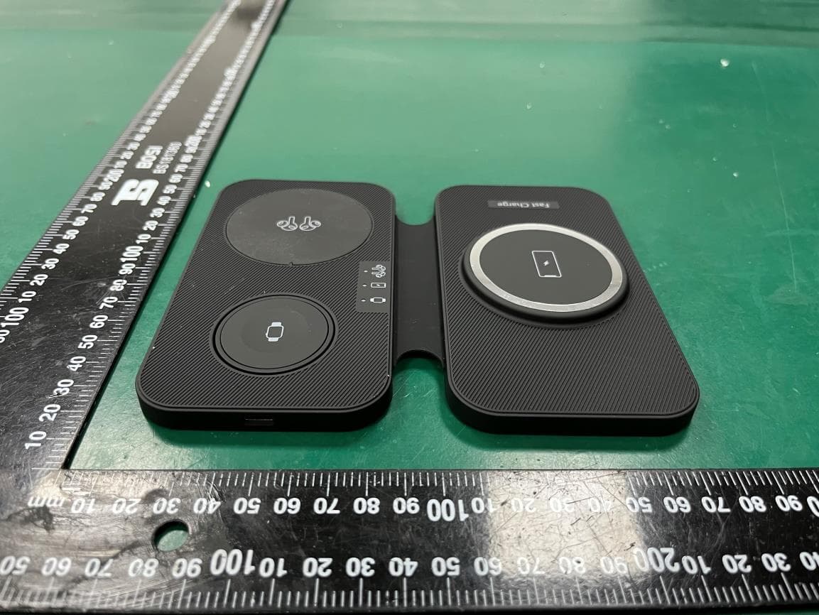 3 in 1 Magnetic Wireless Charger - FCC ID 2A5RCT616-F - Shenzhen Dsenbor Technology Co., Ltd. (4)