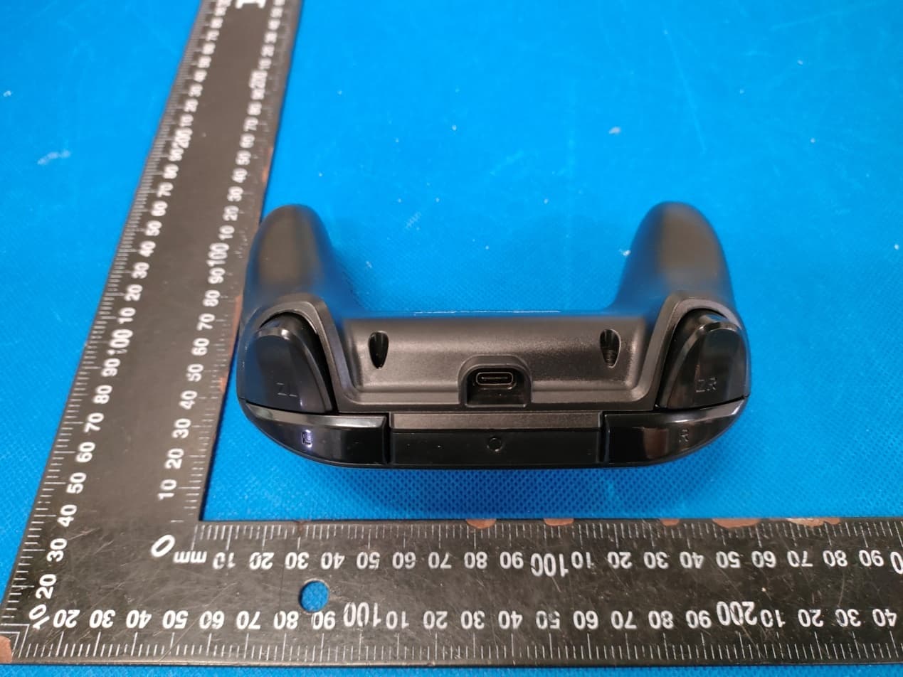 Game console handle Wireless Controller - FCC ID 2A5UW-PGMC1NTN - Sound Around Inc. (2)